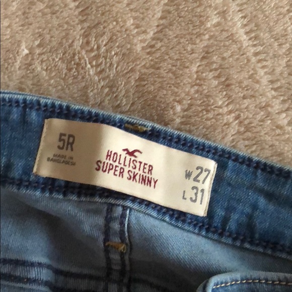 Hollister Light-Washed Skinny Jeans - Picture 4 of 4